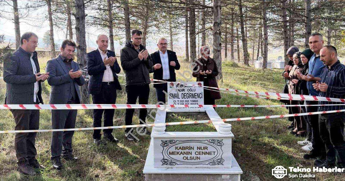 "Hisarcık’ta Öğretmenlerden Eski Müdürlerine Anlamlı Vefa Ziyareti" başlıklı haber için fotorealisti