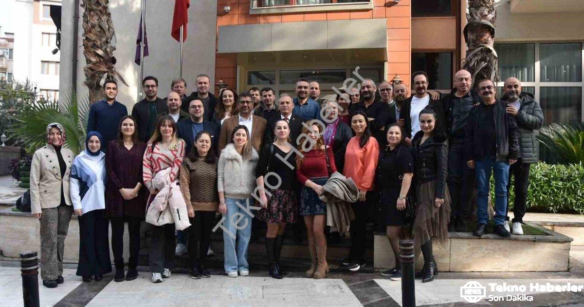 "Manisa TSO'dan Teknoloji Eğitimi Veren Öğretmenlere Anlamlı Jest" başlıklı haber için fotorealistik