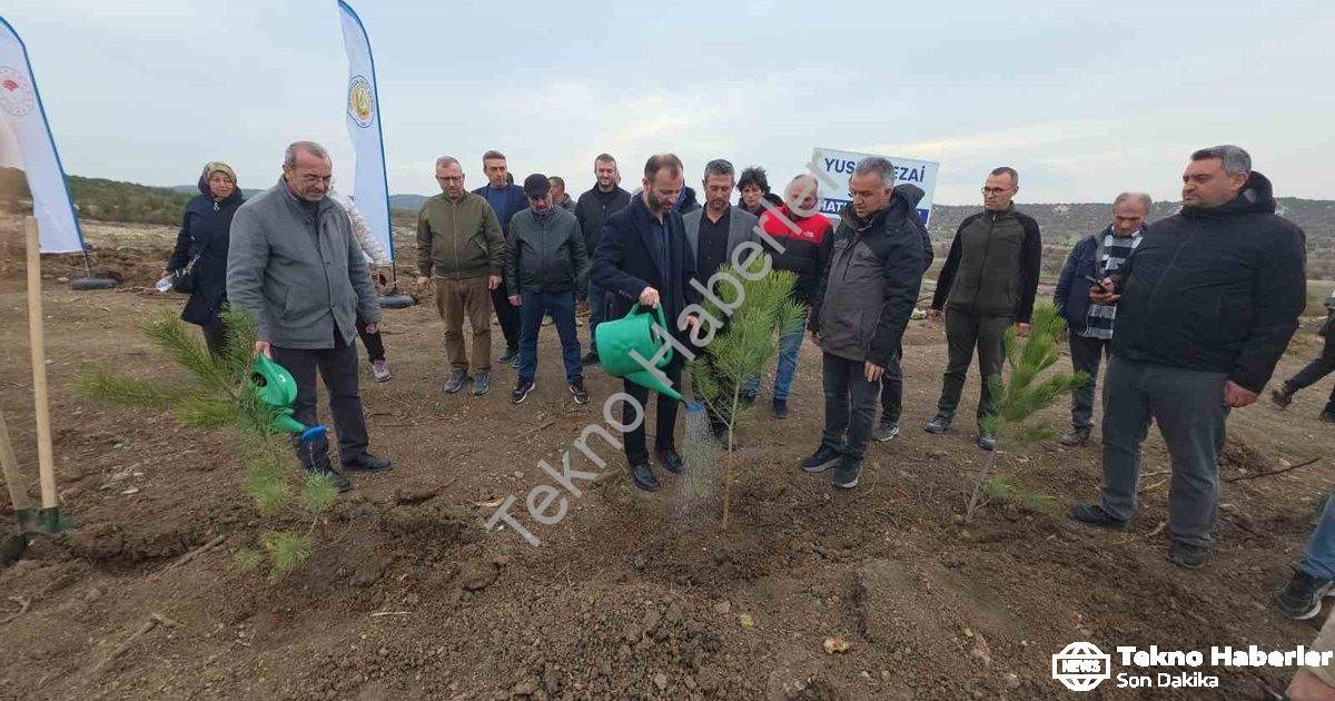 "Yusuf Sezai Sevil'in Anısı Kütahya'da Fidanlarla Yaşatılacak" başlıklı haber için fotorealistik, pr