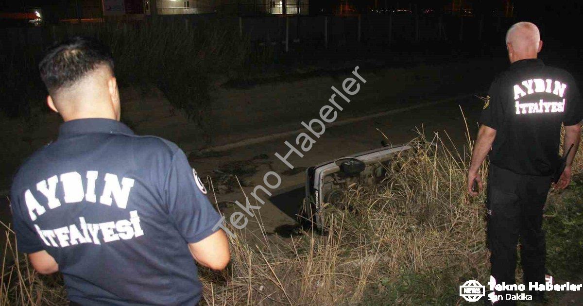 "Aydın'da Kontrolden Çıkan Otomobil Kanala Uçtu: 2 Kişi Yaralı" başlıklı haber için fotorealistik, p