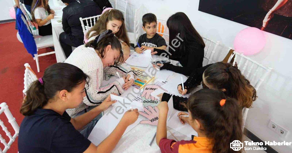 "Didimli Çocuklar Kalemlerine Sarıldı: Başkana Özel Mektuplar" başlıklı haber için fotorealistik, pr