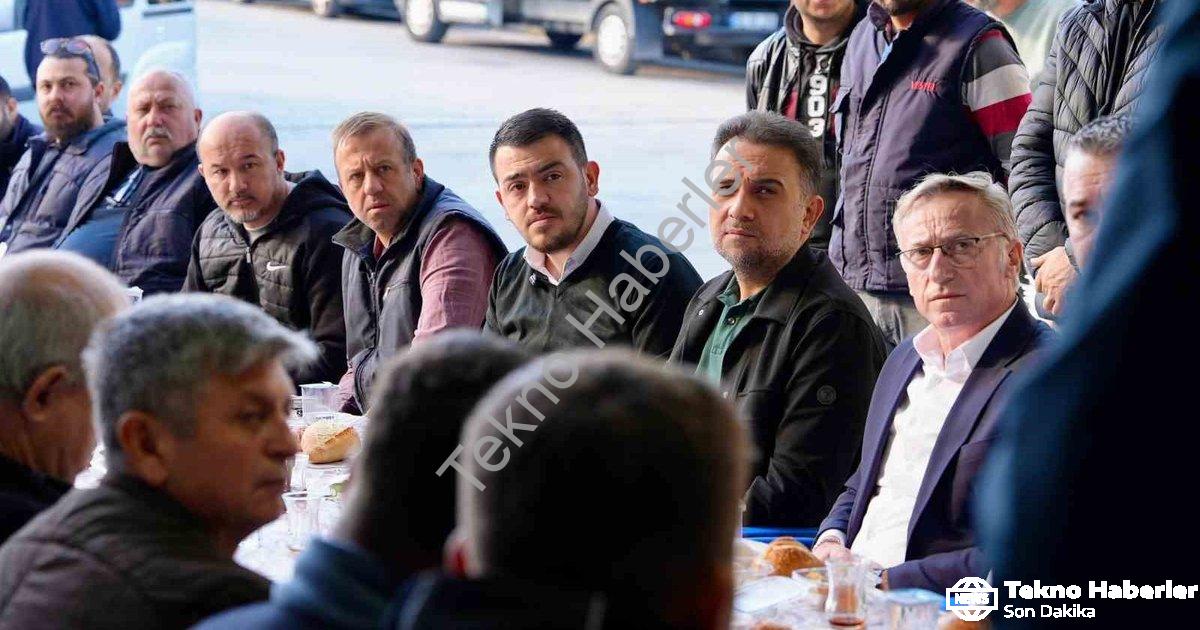 "AK Partili Baybatur Manisalı Esnafın Sorunlarını Dinledi" başlıklı haber için fotorealistik, profes