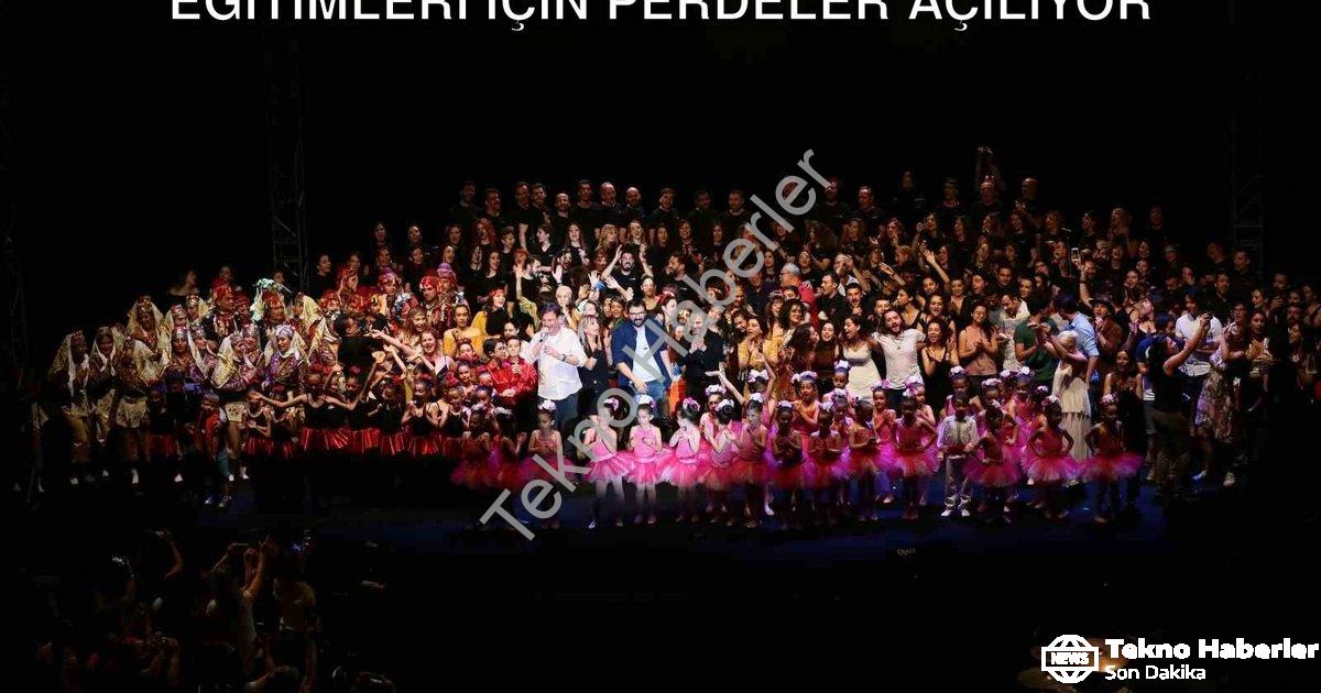 "Folkart Academy 2025-2026 Tiyatro Eğitimleri İçin Perdeler Açılıyor" başlıklı haber için fotorealis