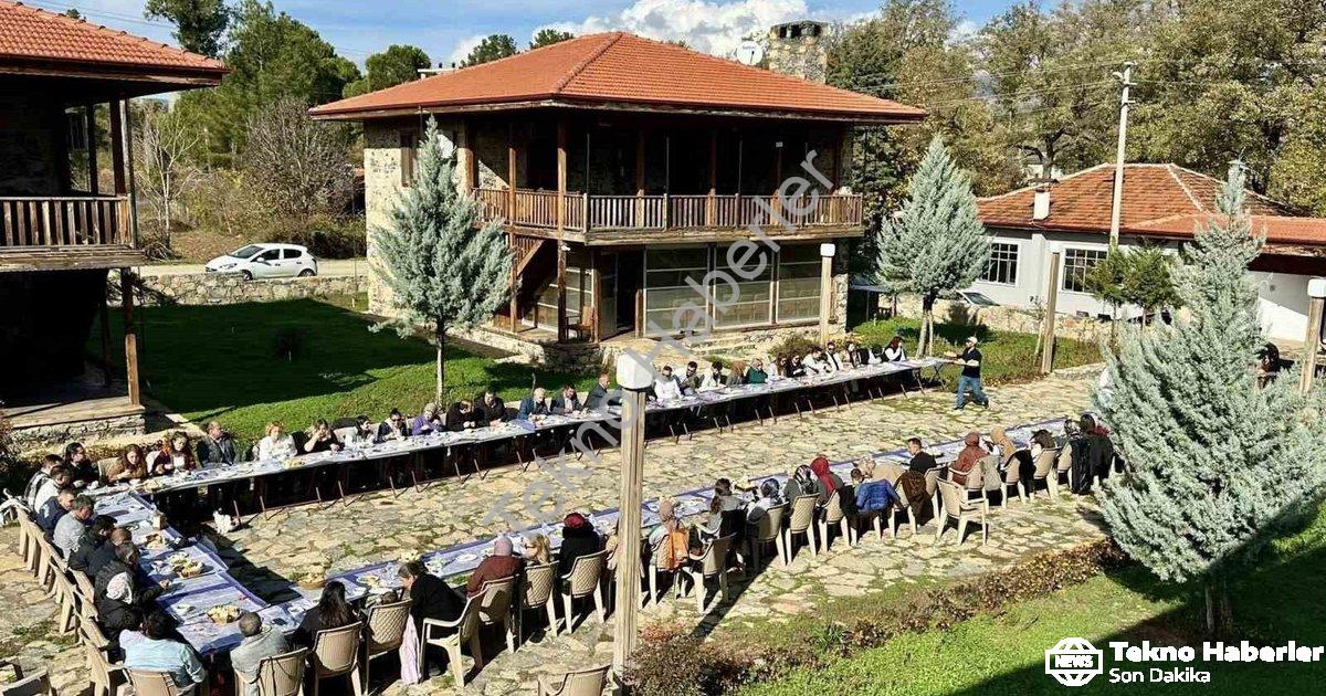 "Beyağaç'ta Anlamlı Buluşma: Başkan Sezayi Pütün Öğretmenleri Ağırladı" başlıklı haber için fotoreal