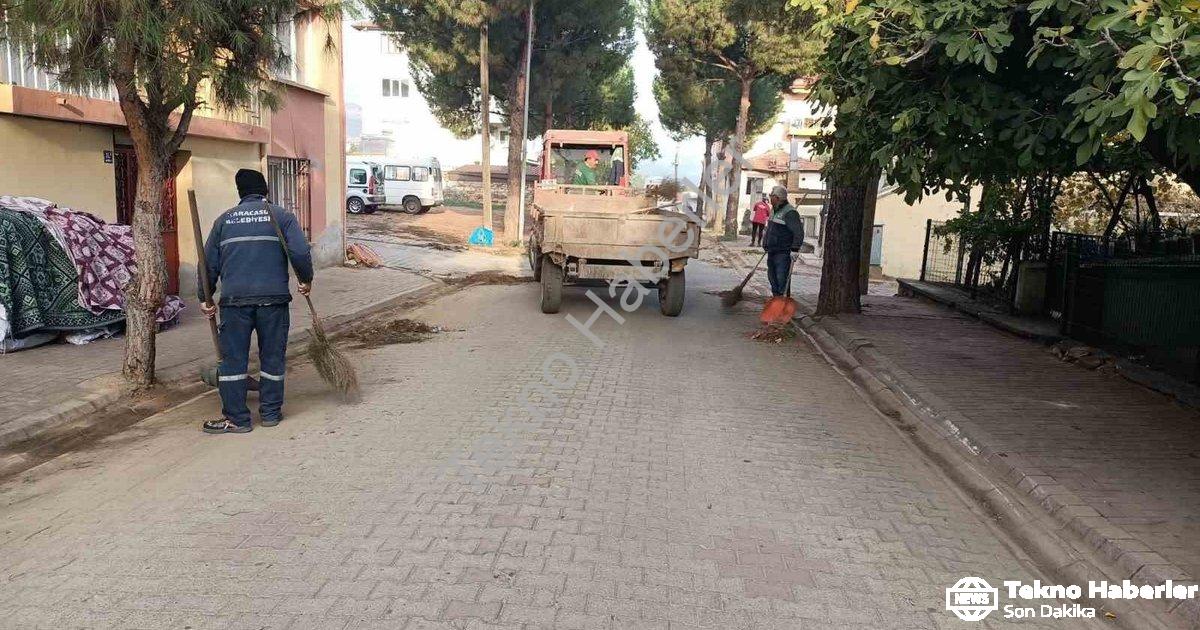 "Karacasu'da Çevre Temizliği Seferberliği: Ekipler 7/24 Sahada" başlıklı haber için fotorealistik, p