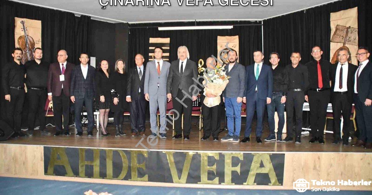 "Söke'de Anlamlı Buluşma: 102 Eğitim Çınarına Vefa Gecesi" başlıklı haber için fotorealistik, profes