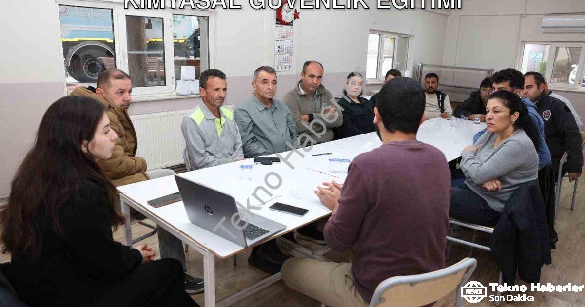 "Denizli OSB Arıtma Tesisinde Kapsamlı Kimyasal Güvenlik Eğitimi" başlıklı haber için fotorealistik,