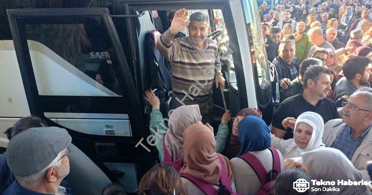"Çine'den Kutsal Topraklara Yolculuk: 90 Umreci Dualarla Uğurlandı" başlıklı haber için fotorealisti
