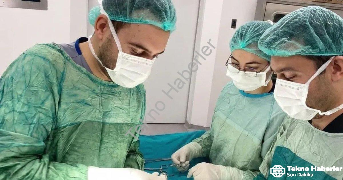 "Şuhut Devlet Hastanesi'nde Bir İlk: Modern Teknikle Fıtık Ameliyatı Başarısı" başlıklı haber için f
